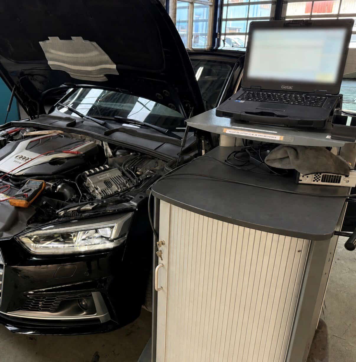 Diagnostiek en reparatie van auto's bij Donkers VAG in Nederland.